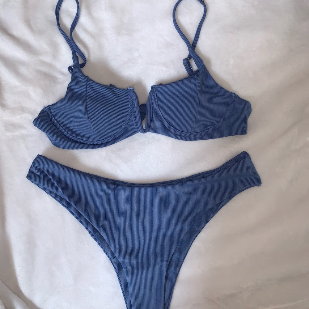 Blue bikini set: top & bottom are size large